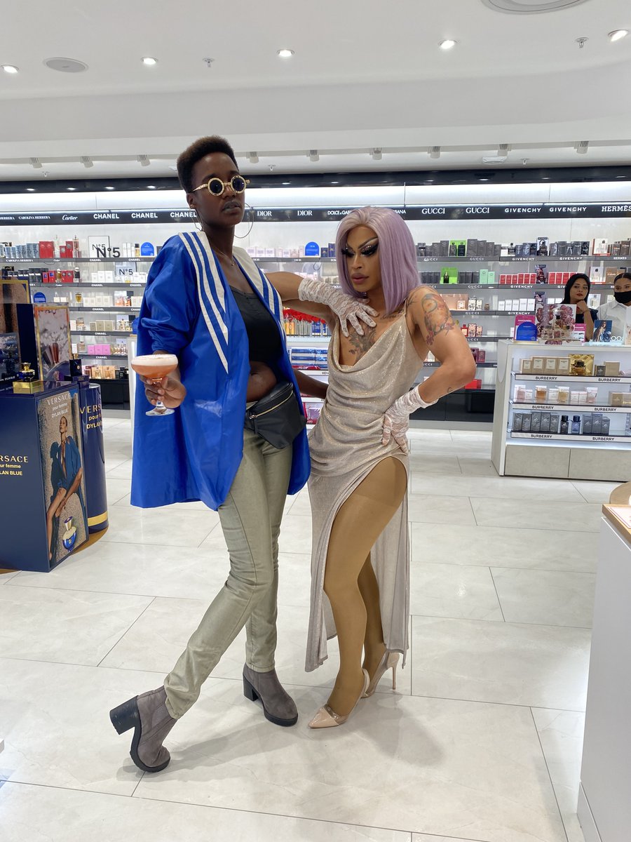 arcstore_sa's tweet photo. The queens arrived and then the party started!💫👑 

#ARC #ARCstore #darg #dragparty #hudabeauty #hudaliquidmatte https://t.co/aBAZeWM6SM