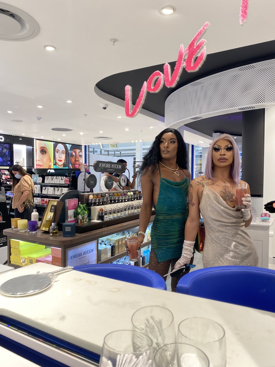 arcstore_sa's tweet photo. The queens arrived and then the party started!💫👑 

#ARC #ARCstore #darg #dragparty #hudabeauty #hudaliquidmatte https://t.co/aBAZeWM6SM