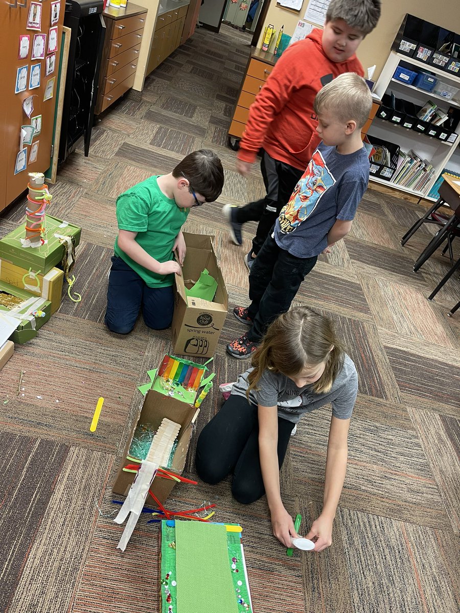 Mrs_Breezy_71's tweet photo. Last minute trap prep is underway already. 😜 LOVE their excitement and creativity! ☘️#funinsecond #StPatricksDay https://t.co/pYsasuD5aX
