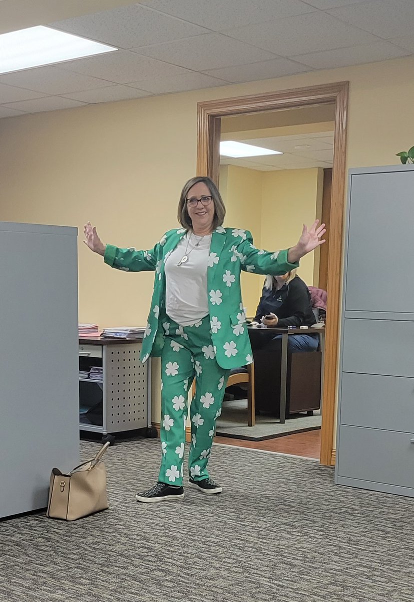 KopsaOtte's tweet photo. Happy St. Patrick's Day from Leprechaun Lynn!! https://t.co/O8h6JoVbE3