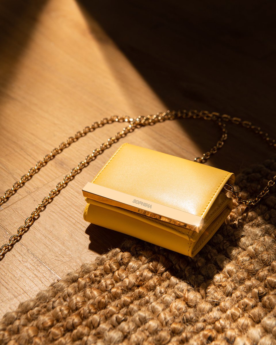 SometimeAsia's tweet photo. Here's to putting a ☀️ in your day. The Eswallet in new sunshine hues is ready to keep things glowing on the outside while keeping the cash and cards securely tucked on the inside.

Shop now at https://t.co/B9EfHc8tFY or our showrooms.

#iconicessentials #sometimebag https://t.co/AG9fIjnaL0