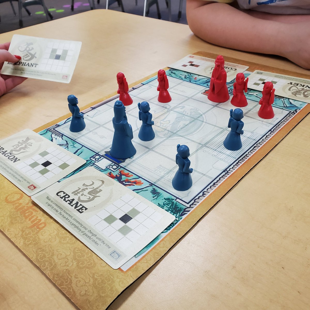 HollyHacksMath's tweet image. &quot;Hey Mrs. W can we play that ninja game again?&quot;

Me: 💁‍♀️

@Gamewright #Onitama #spatialreasoning #mtbos #iteachmath #problemsolving