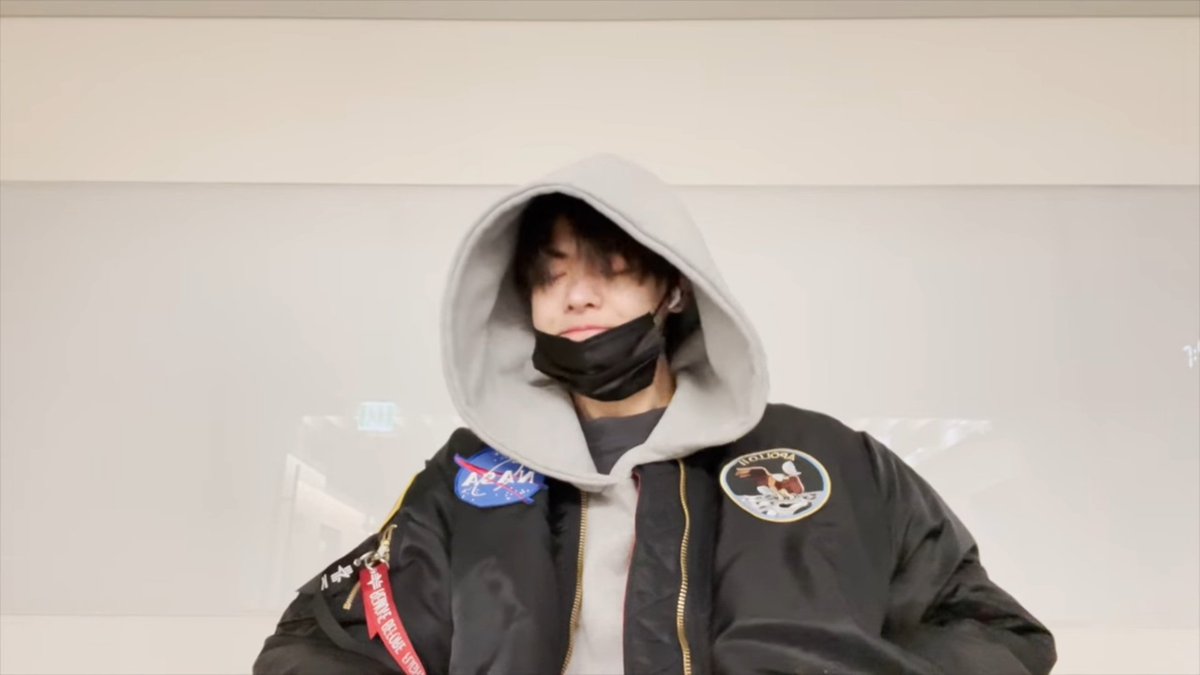 sangwonflirts's tweet photo. this man is making the most common thing into an attractive one, only leo https://t.co/piQ1IPKSd8