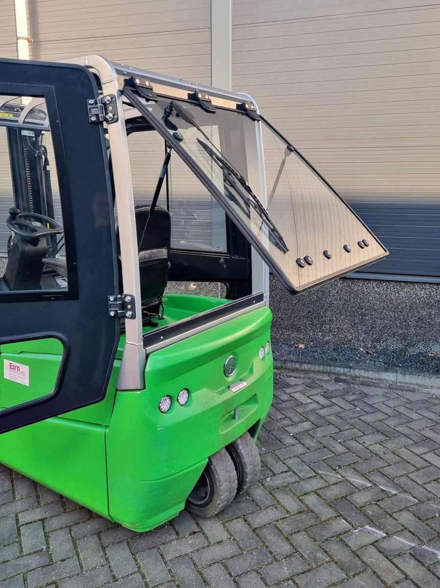 esra_bv's tweet photo. Kiest u ook voor comfort voor uw heftruckbestuurder?😊

Bescherm uw heftruck tegen de elementen met een dichte heftruckcabine. 🌧️🌡️

Vraag naar de mogelijkheden.

https://t.co/AgARAhW4hR 🌐 | 055-542 75 45 📞 | info@esra.nl 📧

#EsraBV #Comfort #Forklift #Solutions #productivity https://t.co/n20xcaSw26