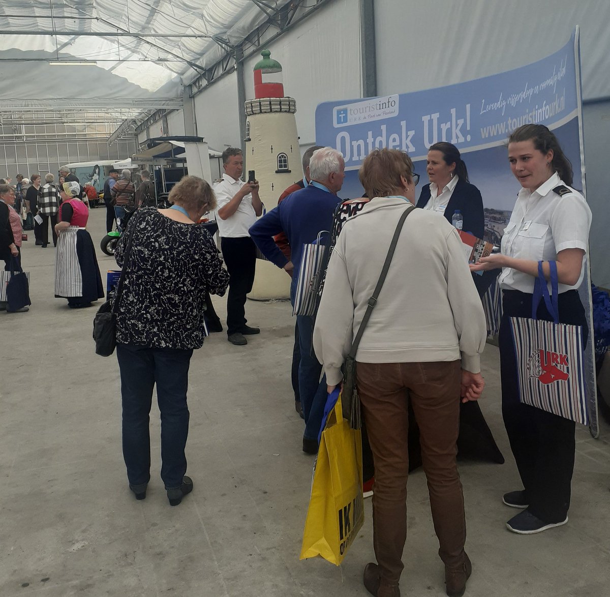 TouristInfoUrk's tweet photo. Eindelijk, het kán en mág weer....😃
Vandaag op de beurs van #BusIdee in Boskoop. Samen met @dezuiderzee en @Museumopurk https://t.co/IlE0SW756i