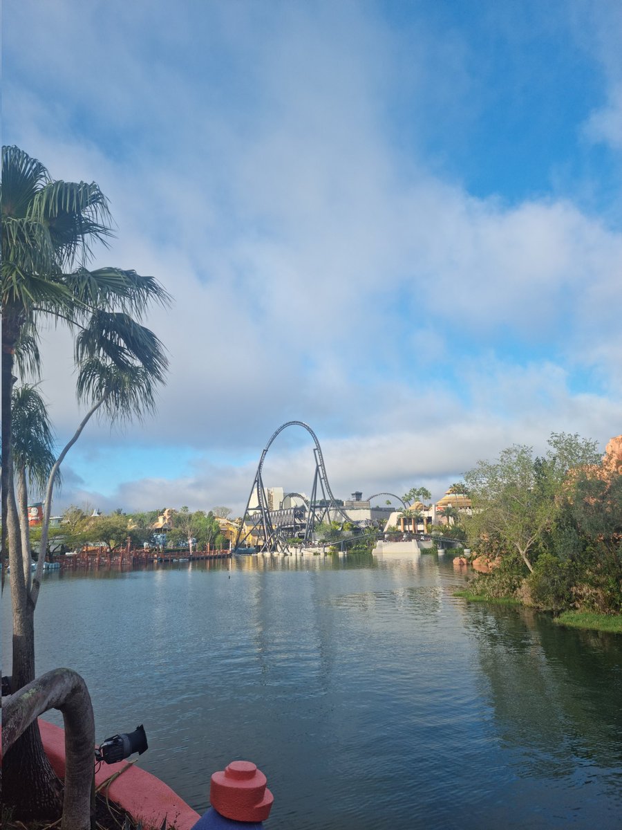 FrontRowDrop's tweet image. We are in Orlando 😍 Velocicoaster is AMAZING