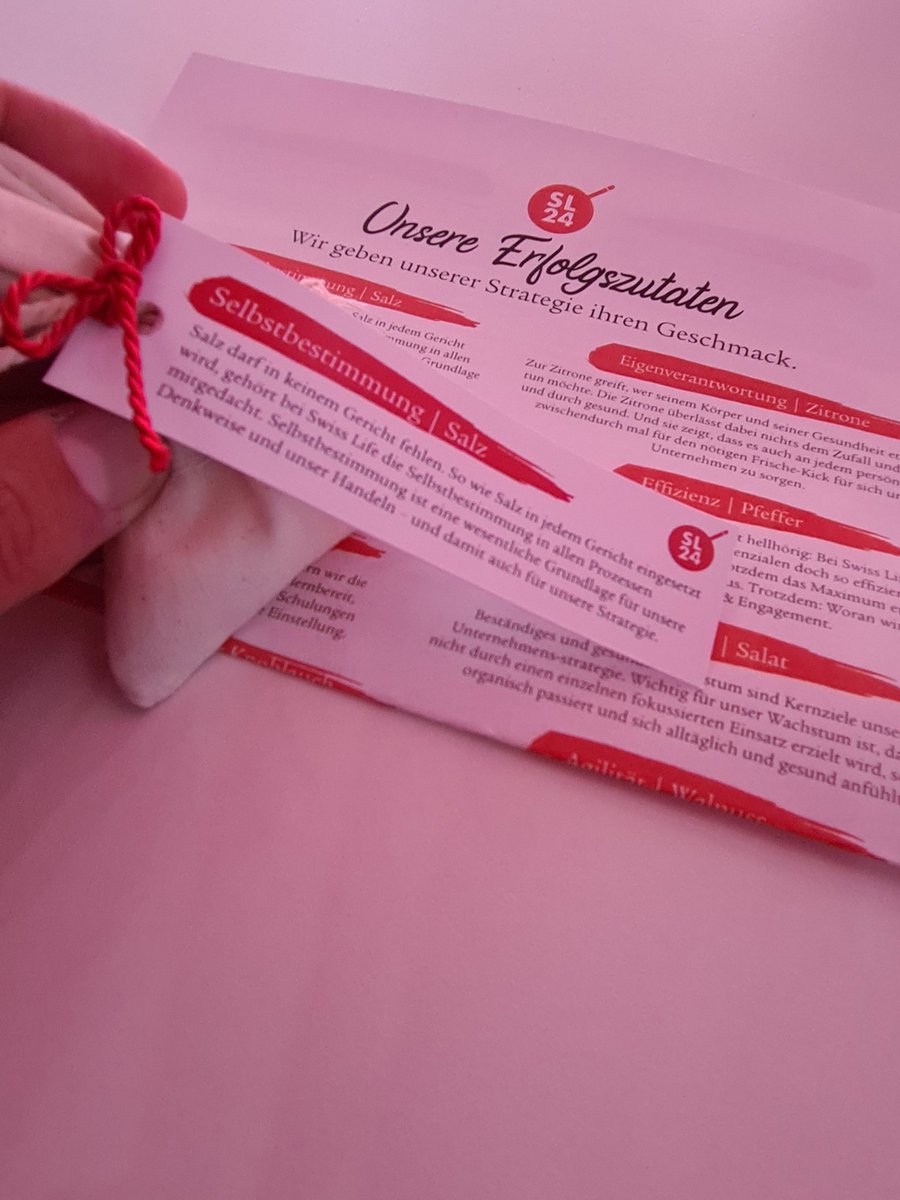 Max_Heiler's tweet photo. Bei @swisslife_de haben wir im Rahmen unserer internen Strategiekommunikation zu #SwissLife24 die Kochlöffel geschwungen. Was wir genau gemacht haben, habe ich drüben auf Linkedin zusammengefasst 🧑‍🍳🎯💯 
#Internalcommunications
https://t.co/BiFKB2RjjZ https://t.co/xguhJ4niAY