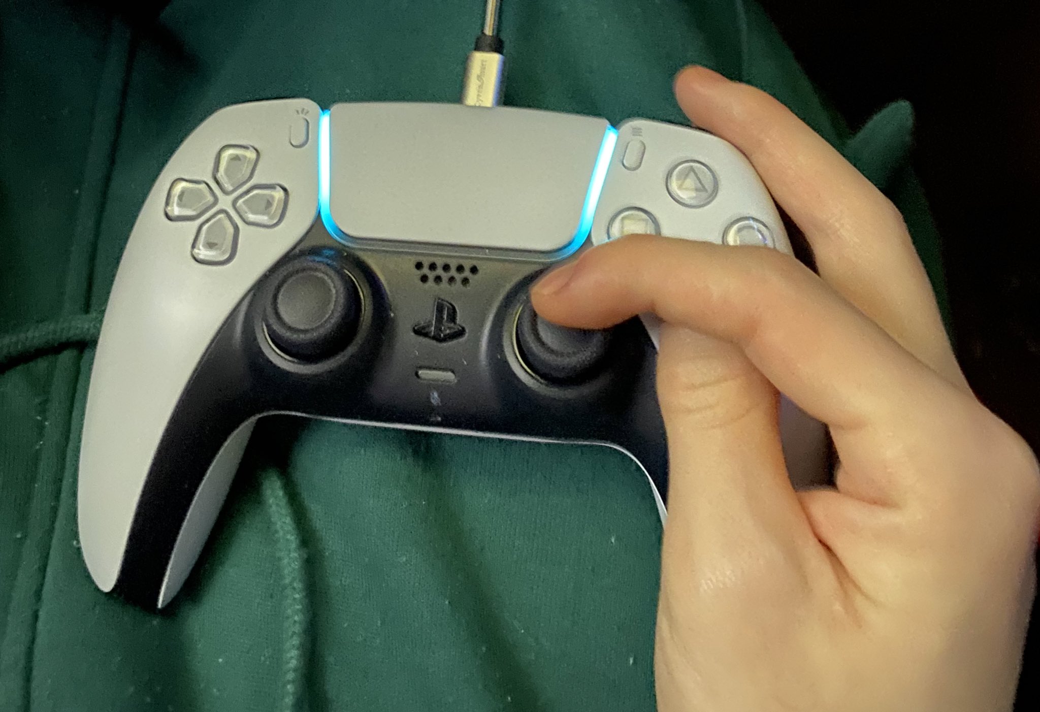 イズミ ずっとモンハン持ちだと思ってやってた持ち方 T Co Povh7rrvty Twitter