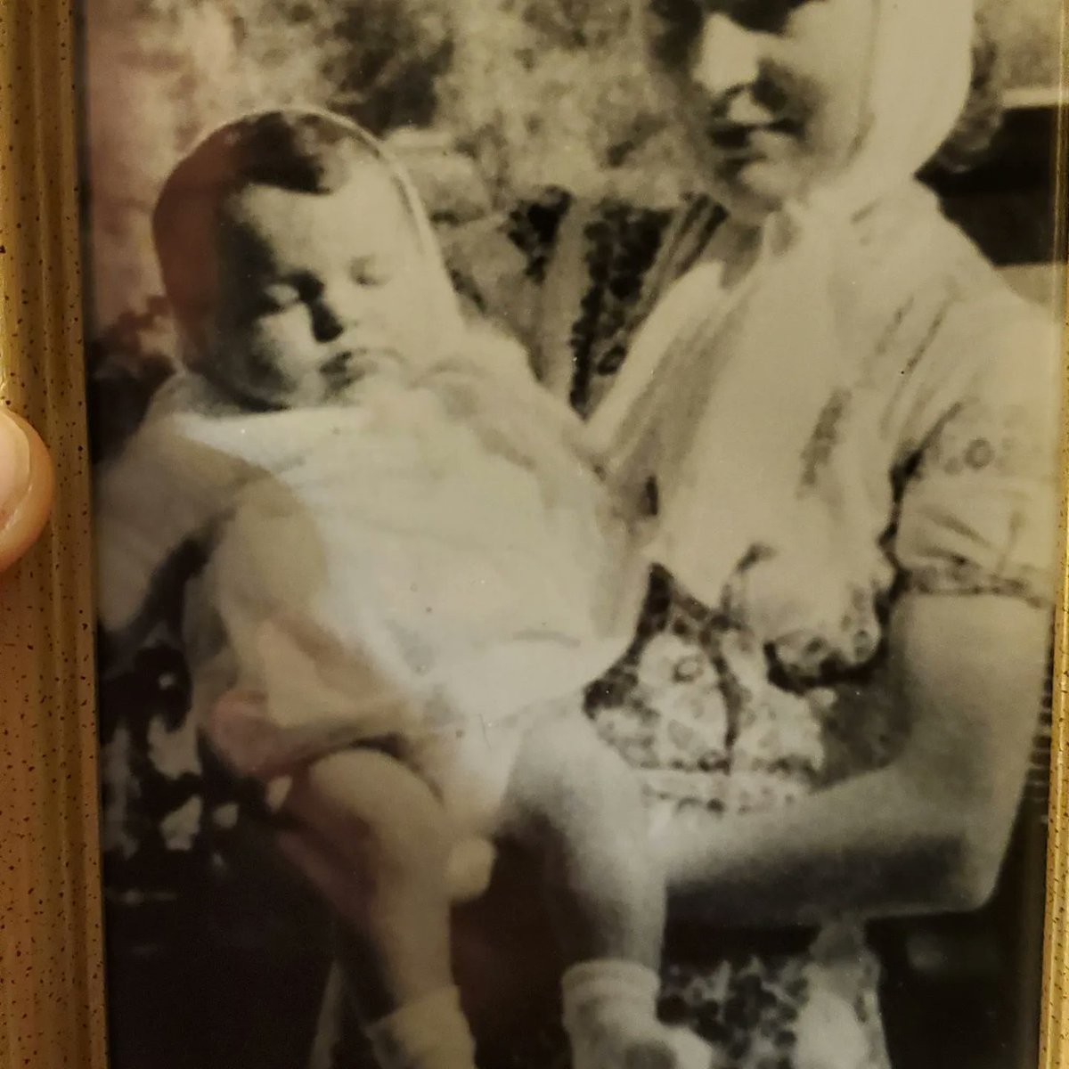 Top 'O The Mornin' To Ya! 
Honoring this morning these two Irish Flowers...my Grandmom (Flaherty) Gastin -100% Irish... (holding my beautiful mum)... 
Happy St Patty's Day!