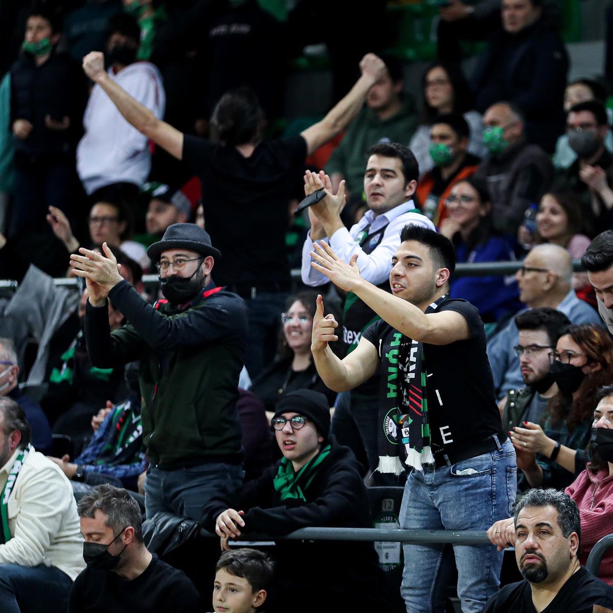 dackabasket's tweet photo. Bizi hiçbir zaman yalnız bırakmayan taraftarlarımıza sonsuz teşekkürler! 🖤💚 https://t.co/h3z2v0CnT9
