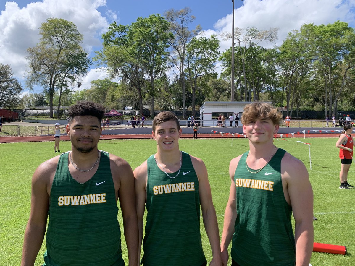 Congrats to these 3 Bulldogs who all had season Best times and distances in their events at the Raider Invitational!