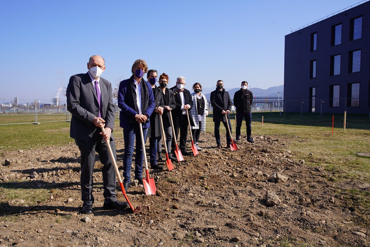 EXC_IntCDC's tweet image. 📣 Groundbreaking for our upcoming project #livMatS_BiomimeticShell where the Clusters of Excellence #IntCDC &amp;amp; @livMatS_UniFR will research future-oriented &amp;amp; sustainable construction methods …
stay tuned!
➡️ lnkd.in/er6pztM5
#computationaldesign #computationalconstruction