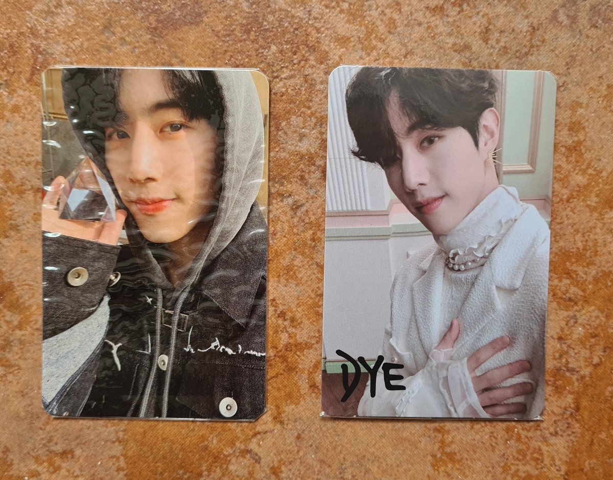 RomeritoAna's tweet photo. Vendo photocards de Mark, Jinyoung, Bambam, Youngjae y Yugyeom del grupo Got7. Todas mks pc estan forradas para que no sufran daños. Precio individual 5 euros. Interesados DM. Rt para difusión ☺☺☺ https://t.co/EQuroQAcHU
