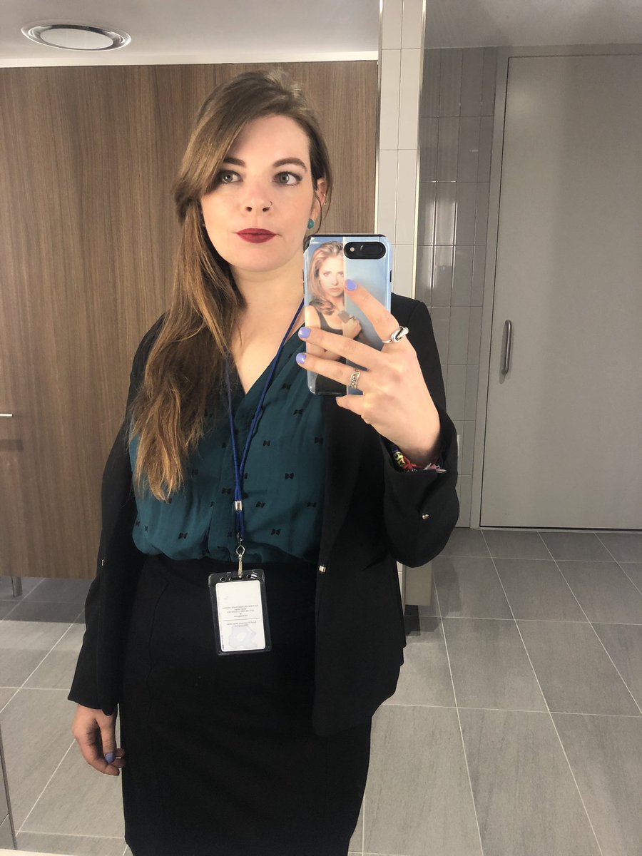 theevilleaper's tweet photo. #officedrip #green #ootd https://t.co/VvMP3wXcKs