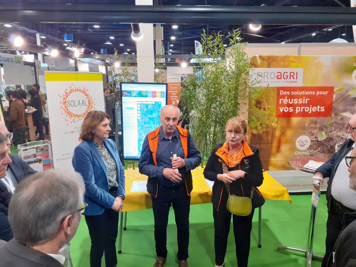 Intervention d'<a href="/Delahaye_Europe/">Angélique Delahaye</a> pour nos 5 ans, <a href="/SOLAAL_/">SOLAAL</a> c'est un réseau national qui gère le #DonAgricole #SIVAL22