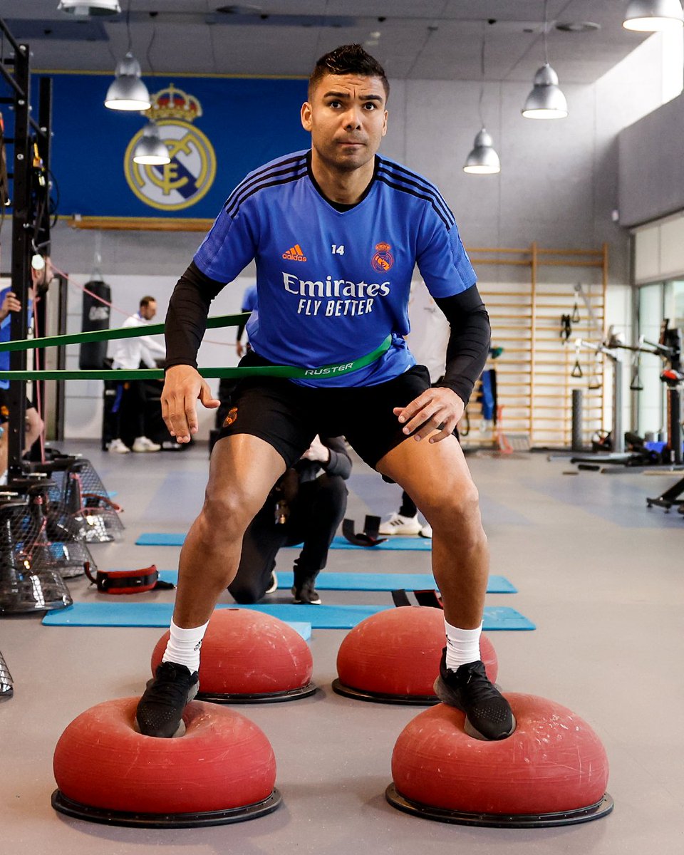 realmadridfra's tweet photo. 🔋 Bonjour, #RMFans ! 🔋 https://t.co/OGu3KFEvrs