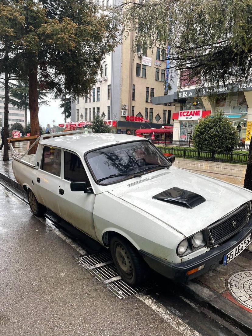 Sağımız solumuz belli olmazdı, artık önümüz arkamızda belli değil. 
Ayağınızı denk alın.