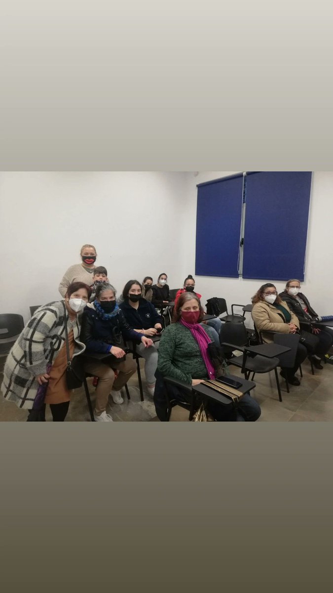 ASOCIACIONRUTAS's tweet photo. Ayer participamos con el #Tallerdefamilia en el Ciclo Filminista "Cine para reflexionar sobre la situación de mujeres y hombres"  actividades del "Día de la mujer" del  #DistritoMacarena. Conociendo realidades que nos hacen más fuertes. #Rumas @ajmanosabiertas @fundlacaixa https://t.co/oDgg56LNOt
