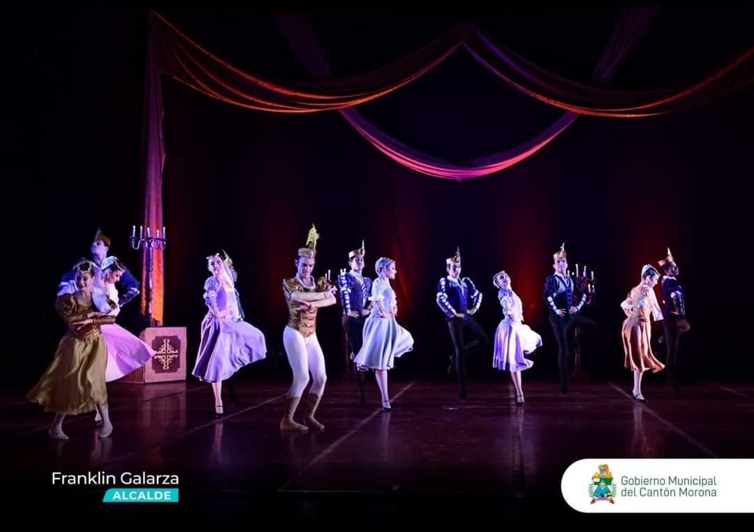 MoronaOfc's tweet photo. Macas disfrutó de la gala clásica del Ballet Nacional del Ecuador, evento organizado por el MAGAMS y la Casa de la Cultura Núcleo de Morona Santiago, con el apoyo del Municipio de Morona. https://t.co/lUvjiQS7Zx