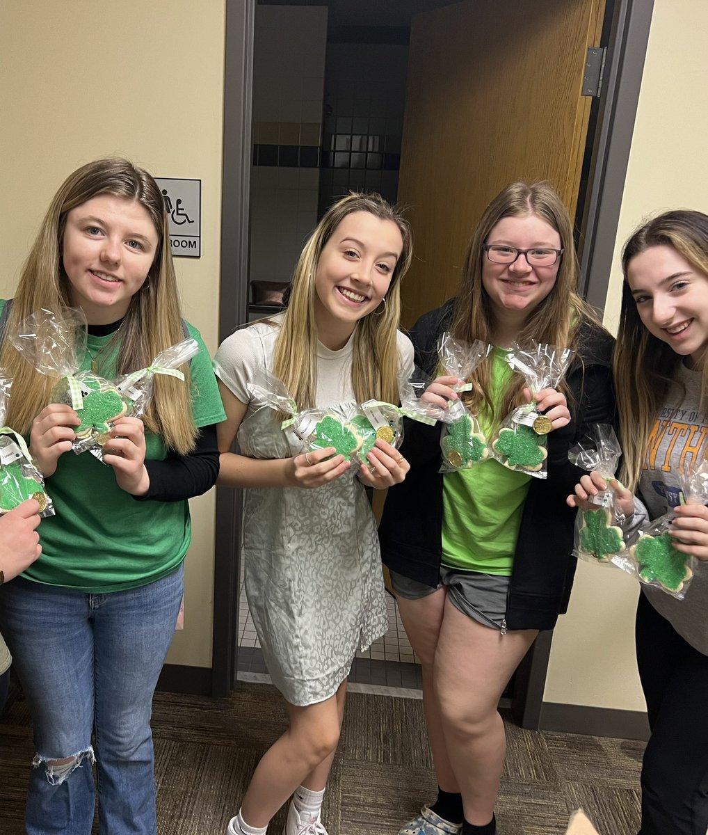 Thanks to our <a href="/hilltopspartan/">Montour High School</a> students and staff who bought St. Patrick’s Day treats which benefit <a href="/PghFoodBank/">Greater Pittsburgh Community Food Bank</a>! These sales brought us to our goal of raising over $1,000 for the Feed the Need campaign! <a href="/InteractMontour/">Montour Interact</a> &amp; <a href="/MontourARK/">Montour ARK Club</a> are so lucky🍀and grateful💞. #MontourProud