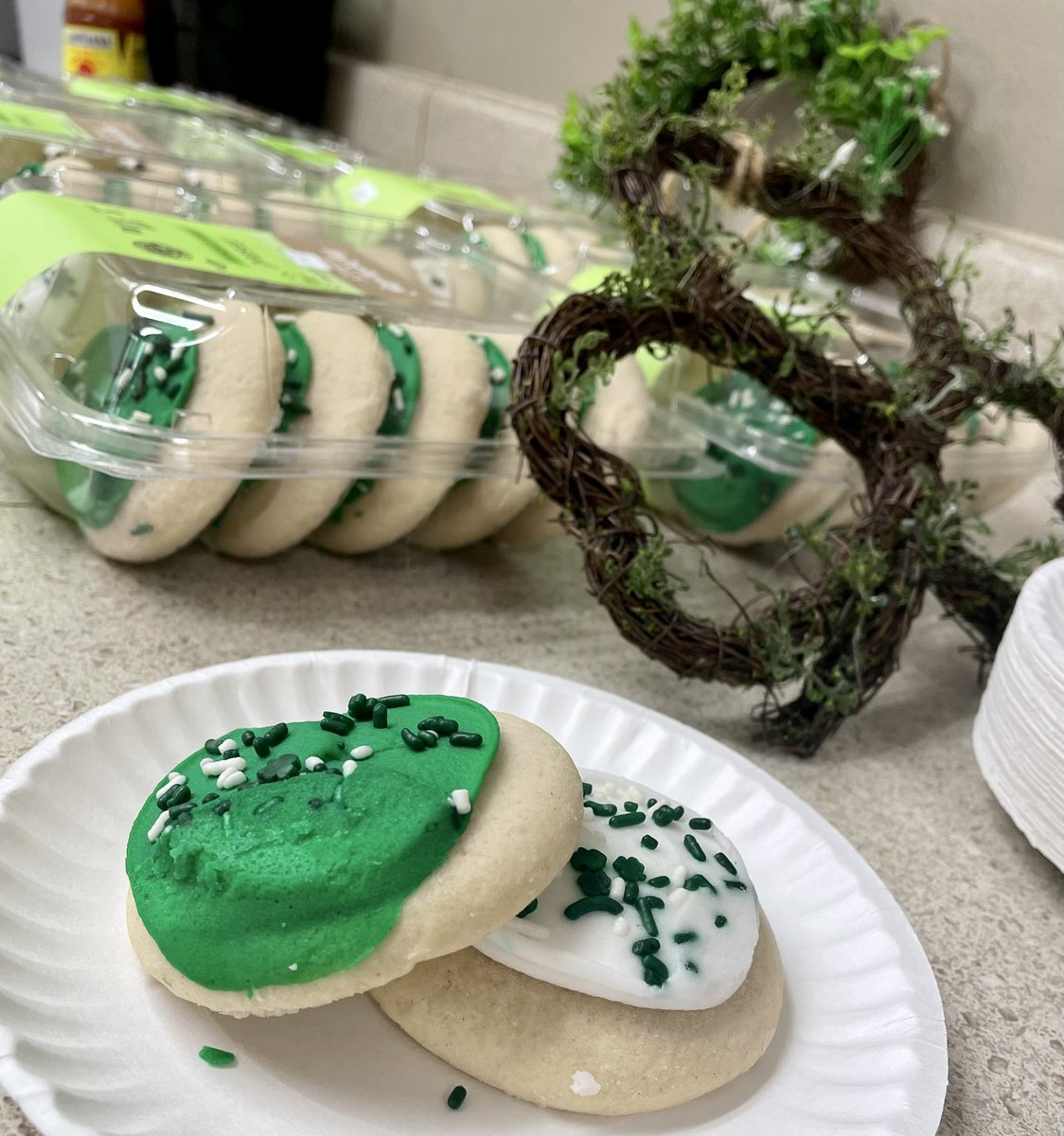 Lá Fhéile Pádraig sona duit.                                 Happy St. Patrick's Day to you! #LetsPaddy #IrishPride #LeprechaunsMadeMeDoIt
