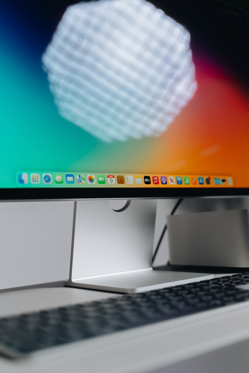 UltraLinx's tweet image. Studio Display.

If you do design work in apps like Figma. I would highly recommend this. 5K resolution makes such a difference over 4K.

Also it looks sick.

youtu.be/usLR1KUQ9ao