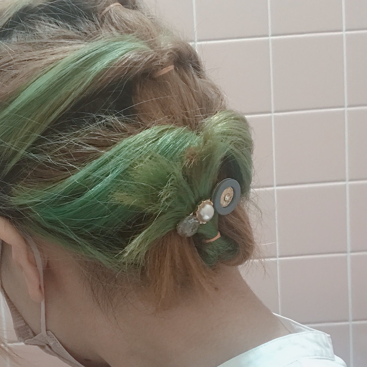 あこやの墓 22 24 5a 仕事中はこのあたりの髪型 しておちないようにしてるし ここまでちゃんとできない時はひとつに結んで帽子かぶって仕事してるんですけど駄目ですか T Co O01e7fbnye Twitter