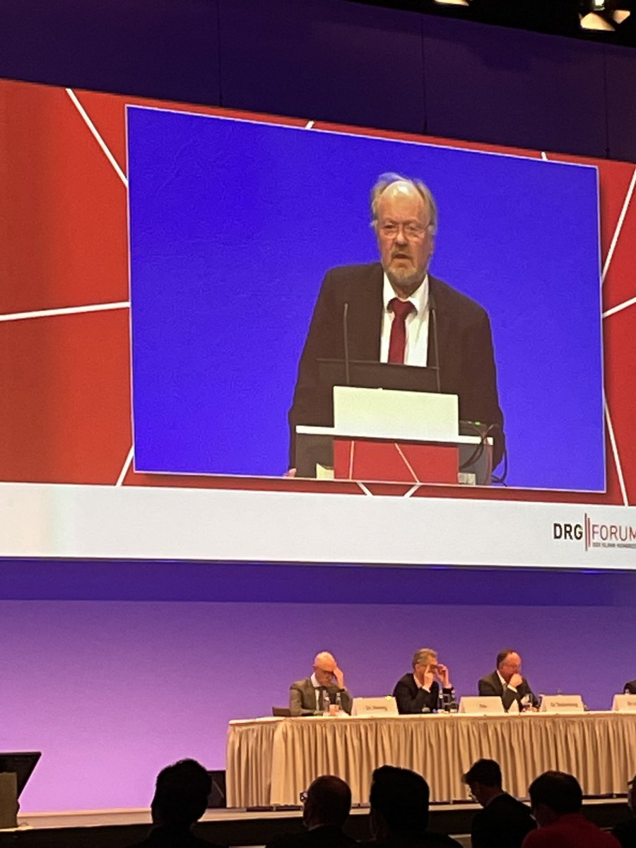 Dr. Wulf-Dietrich Leber: „ich höre hier auf dem Flur 3 Klagen: die Fälle sind nicht mehr da! Das Personal ist nicht mehr da! Das nötige Geld ist nicht da! - da frage ich mich doch: warum ist das Krankenhaus noch da ?“ #drgforum22 #Klartext #Zeitenwende