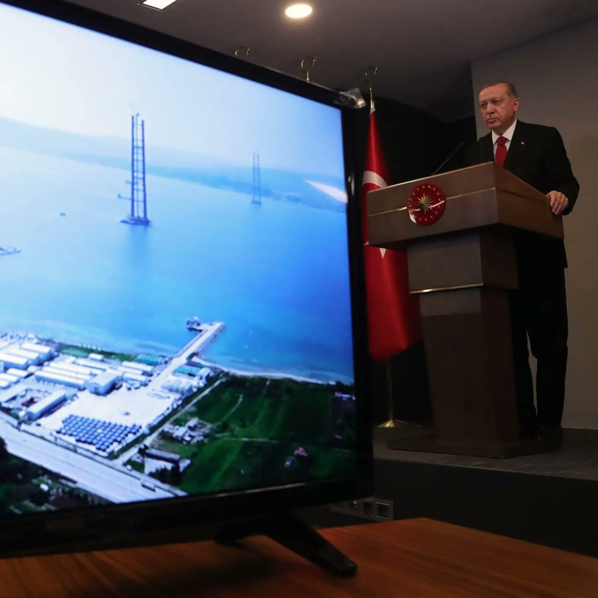 "Bizim siyasetimiz eser ve hizmet siyasetidir" Recep Tayyip Erdoğan 
 
✅Kule Kazık Çakım Töreni
      (18 Mart 2018)

✅Çelik Kulelerin Tamamlanma Töreni 
      (16 Mayıs 2020)
✅Son Tabliye Montaj Töreni
      (13 Kasım 2021)
⏳1915 Çanakkale Köprüsü Açılış Töreni 18 Mart 2022)