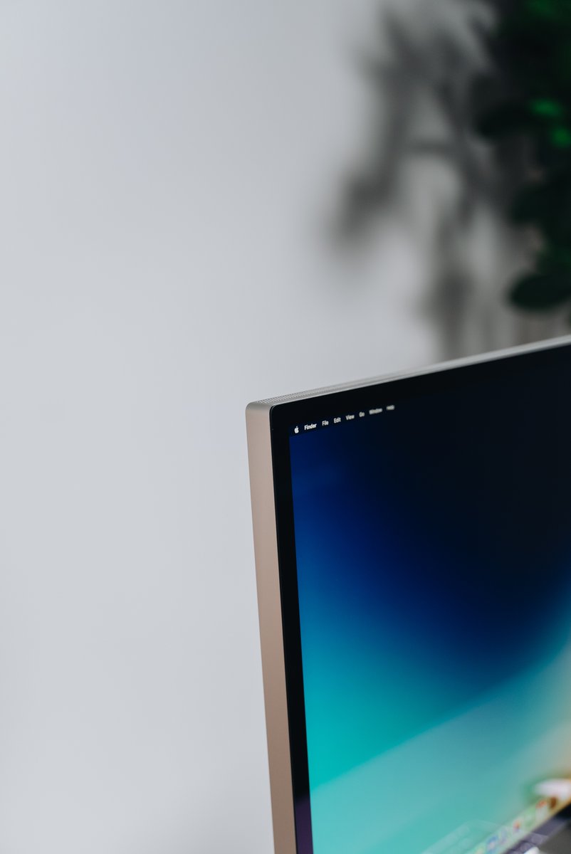 UltraLinx's tweet image. Studio Display.

If you do design work in apps like Figma. I would highly recommend this. 5K resolution makes such a difference over 4K.

Also it looks sick.

youtu.be/usLR1KUQ9ao