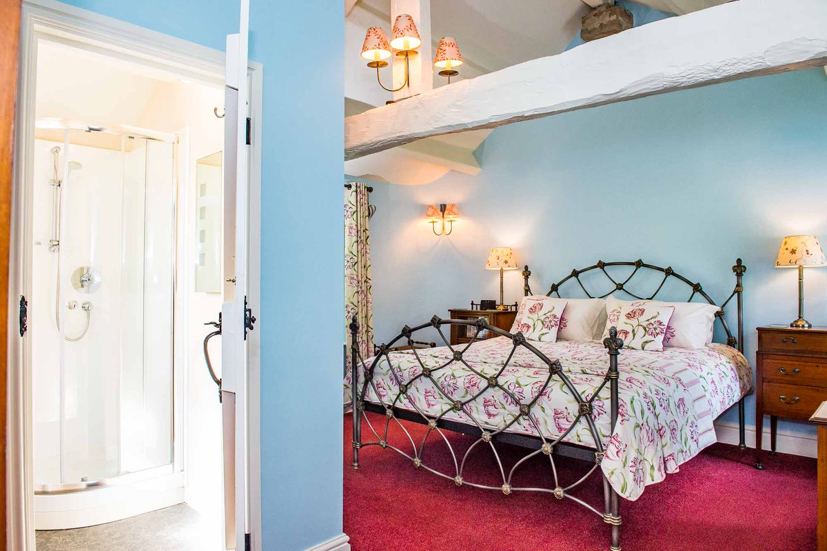 Yorkshire Dales Easter availability.

We have 1 week available from Friday 15th April in our holiday 5 Star with Gold cottage in Askrigg, Wensleydale.  It sleeps 4 in a super king size with en-suite and a twin room. For more info and to book askrigg.com/cottages/11/ur…