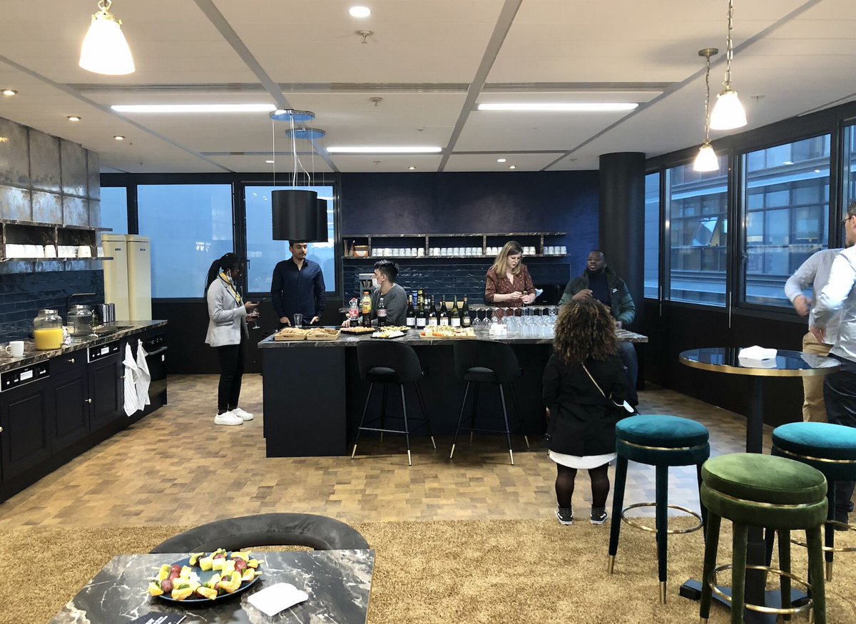 neonomade_com's tweet image. Après son #coworking La Défense,  @now_connected récidive  à #Montrouge 🎉

2 200m2  d'espaces de travail modernes pour tous les besoins av une vue sur la Tour Eiffel 😍

Pour découvrir cet espace et réserver votre place directement 👉  neo-nomade.com/espace/9692/co…