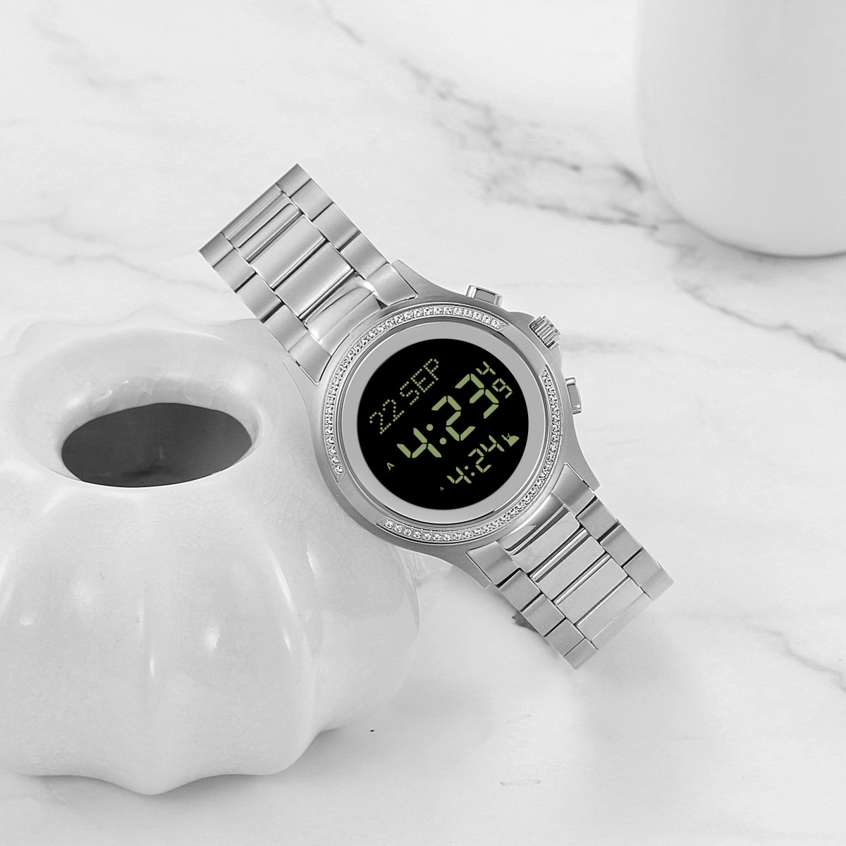 oliverwang17's tweet photo. new model for the muslim pray watch ,digital islamic pray watch https://t.co/iKK5nd0wp5