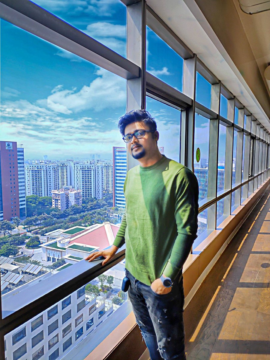 cm_ojha's tweet photo. I kept getting #High to kill my #shame at the #fact that I kept getting high...
#keepmoving 
#skyshot
#champ https://t.co/uNWuhu5tIo