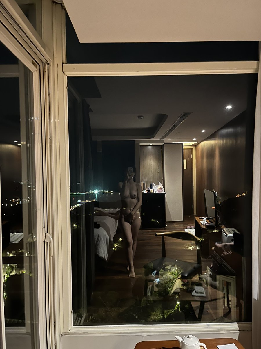 Zephyrsex's tweet photo. 這裡的夜景好美，你們有看到嗎☺️ https://t.co/koD8qnKncm