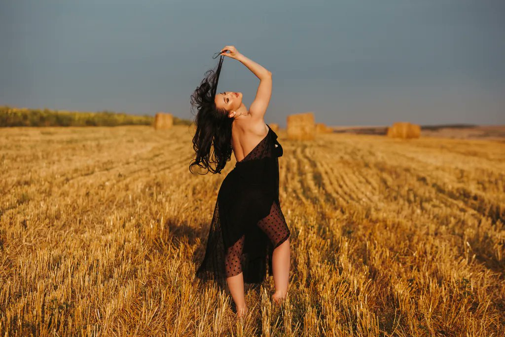 LiveJasmin's tweet photo. A day in the flields with #OliviaJanson is all that matters for now ๐๐๐
Come on over: https://t.co/Cg79yGVU8L
#LiveJamsin #adventurous #wildbabe #outdoorfun #photoshoot #speciallocation https://t.co/hUVBak0YQo