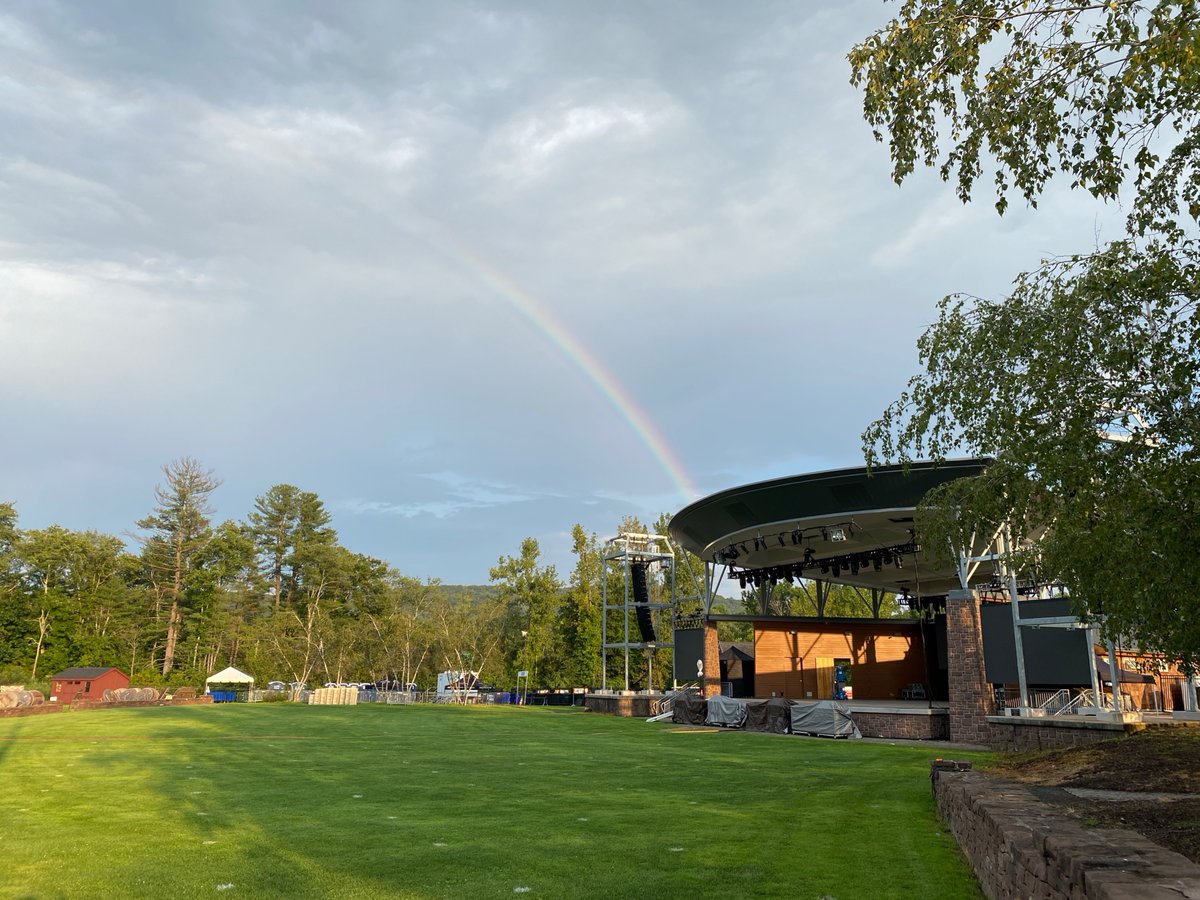 SimsburyMeadows's tweet photo. Looks like we've found the pot of gold! Happy St. Patrick's Day from Simsbury Meadows!🍀☺️🌈 #stpatricksday #stpattysday #potofgold #smpac https://t.co/t6gBKeGSVh