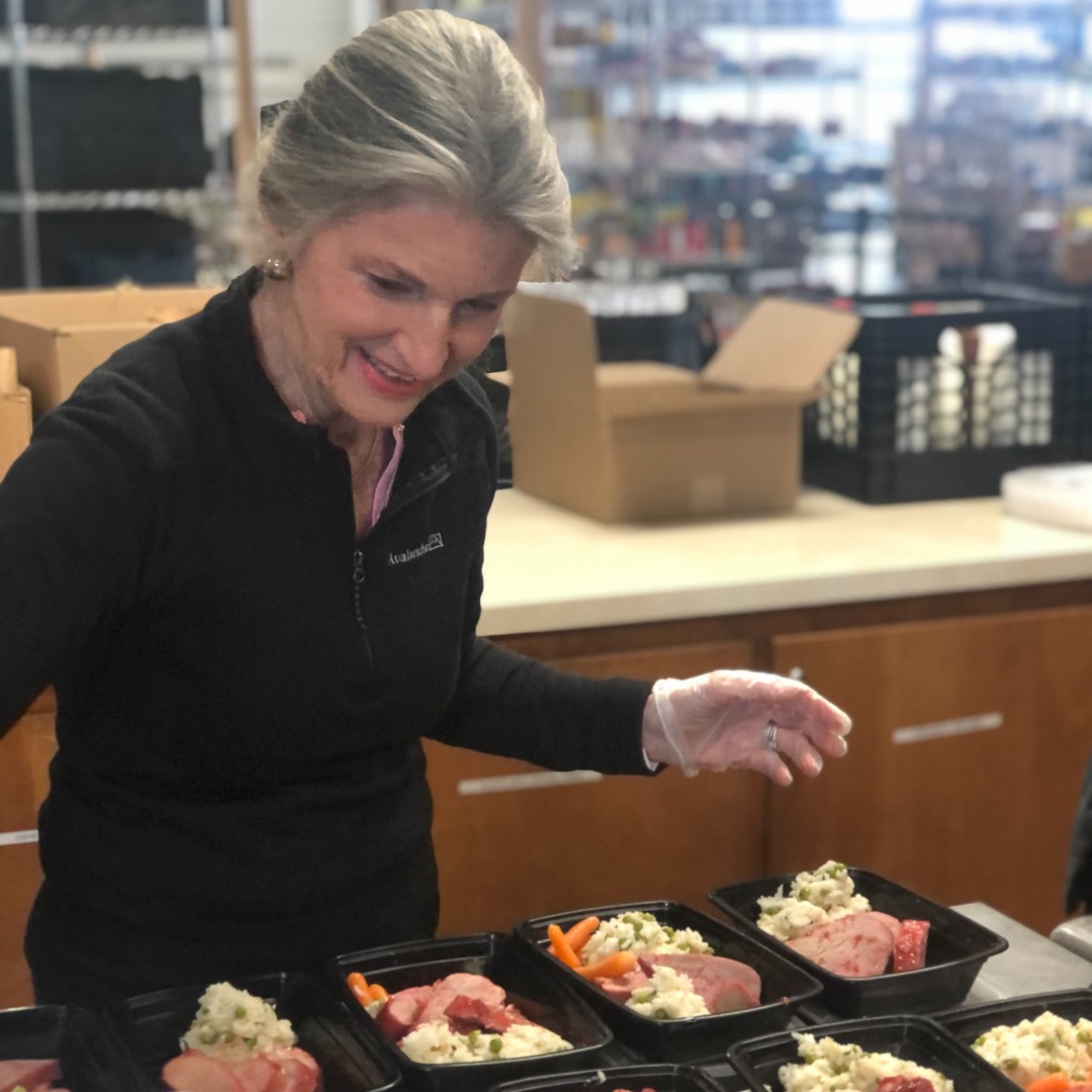 GoodNeighborsRI's tweet image. Another busy day in the kitchen here at Good Neighbors! Here our volunteer, Bernadette, puts the finishing touches on our meals before handing them off to another volunteer for delivery!