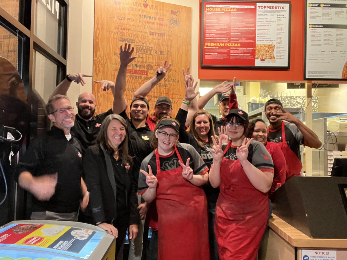 ToppersPizza's tweet image. Second stop #Janesville! This committed crew of pizza lovers has been killing it out there🍕 #toppersworldtour