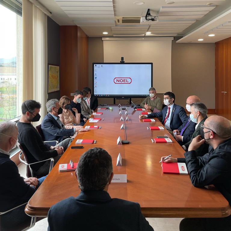 jordiPuignero's tweet photo. Aquest migdia he visitat @noel_1940, una empresa familiar amb 75 anys d’història. Són pioners en el sector carni, amb presència en més de 55 països, i un gran exemple d’èxit en l’aposta per la innovació i digitalització de l’empresa i dels seus processos de producció. https://t.co/lpfzHIY9L3
