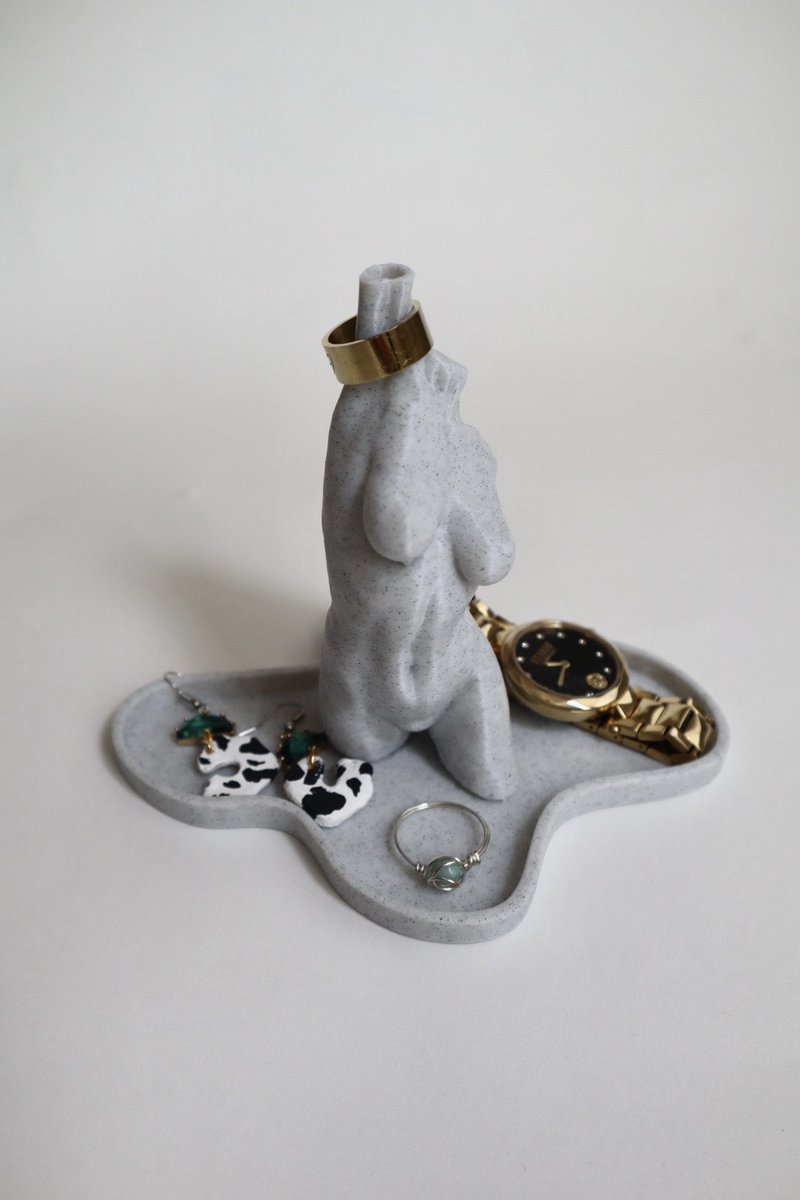 vrogersdesigns's tweet photo. new trinket dish, designed &amp; 3D printed by me 🖤✨ https://t.co/yAHkA3Lgsq