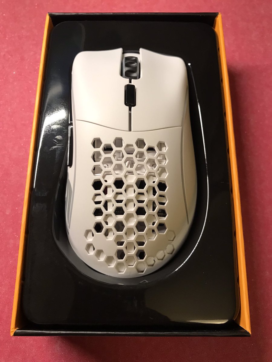 10FPS3's tweet photo. @Glorious_JP さんの日本アカウント開設記念キャンペーンに当選してMODEL D-のマウス頂きました
所感は形が自分の手にフィットして左右対称より持ちやすい！このマウスでゲームやるのが楽しみすぎる
この機会を頂き本当にありがとうございました
、当分使ってみて使用感を発信できればとおもいます https://t.co/VzfxnQDJUX