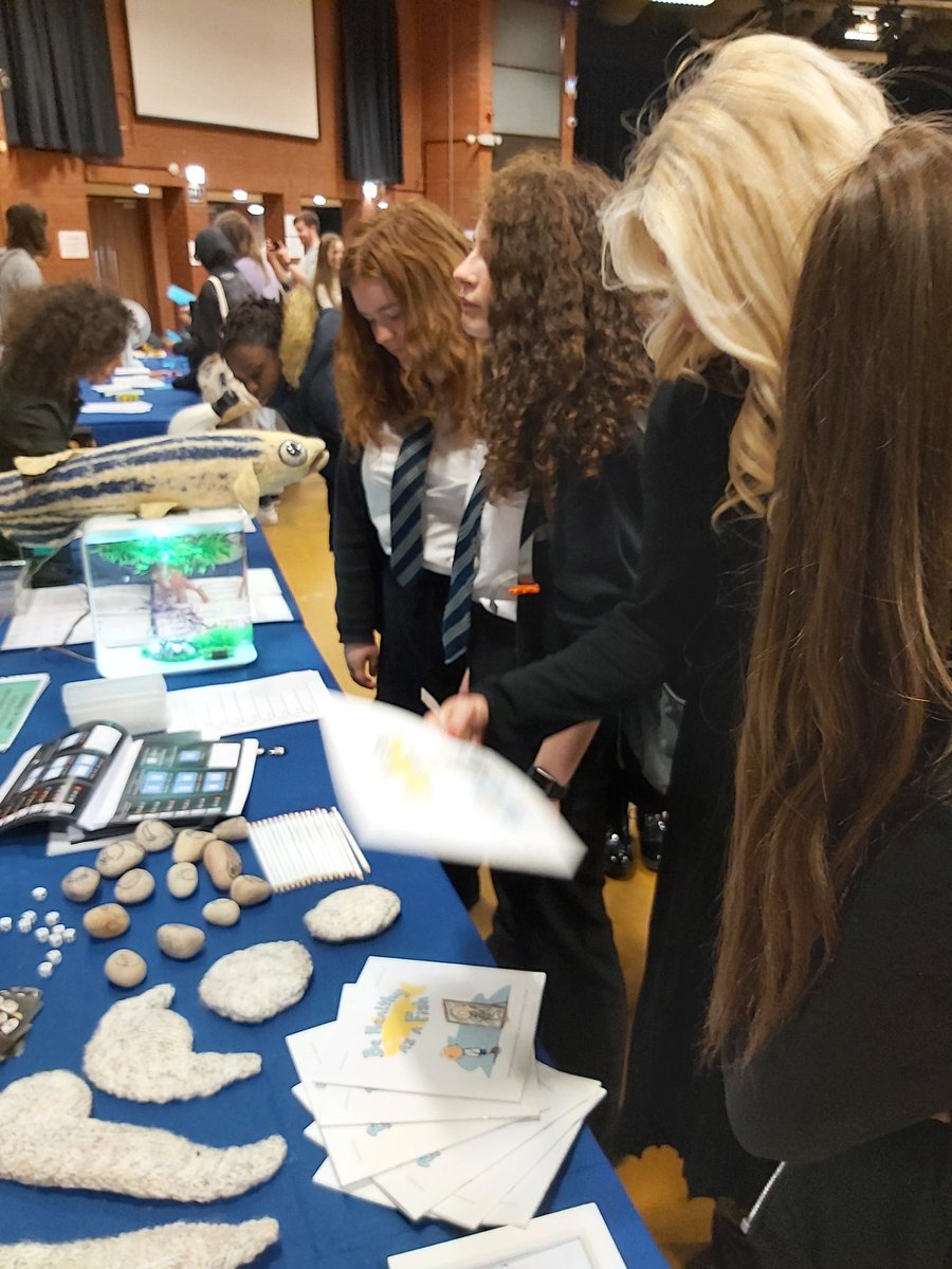 WingfieldSci's tweet photo. Y9/Y10 girls STEM event at Sheffield University https://t.co/Op8RfPaREs