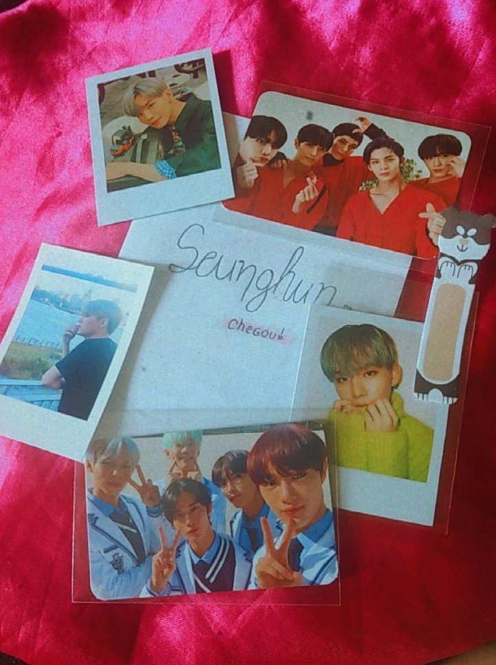 heefools's tweet photo. chegou o presentinho que a @jinuzinho comprou pra mim 😭. tudo é muito lindo e perfeito, eu amei tudo de verdade:(( 💓 https://t.co/shQKYpMIhU