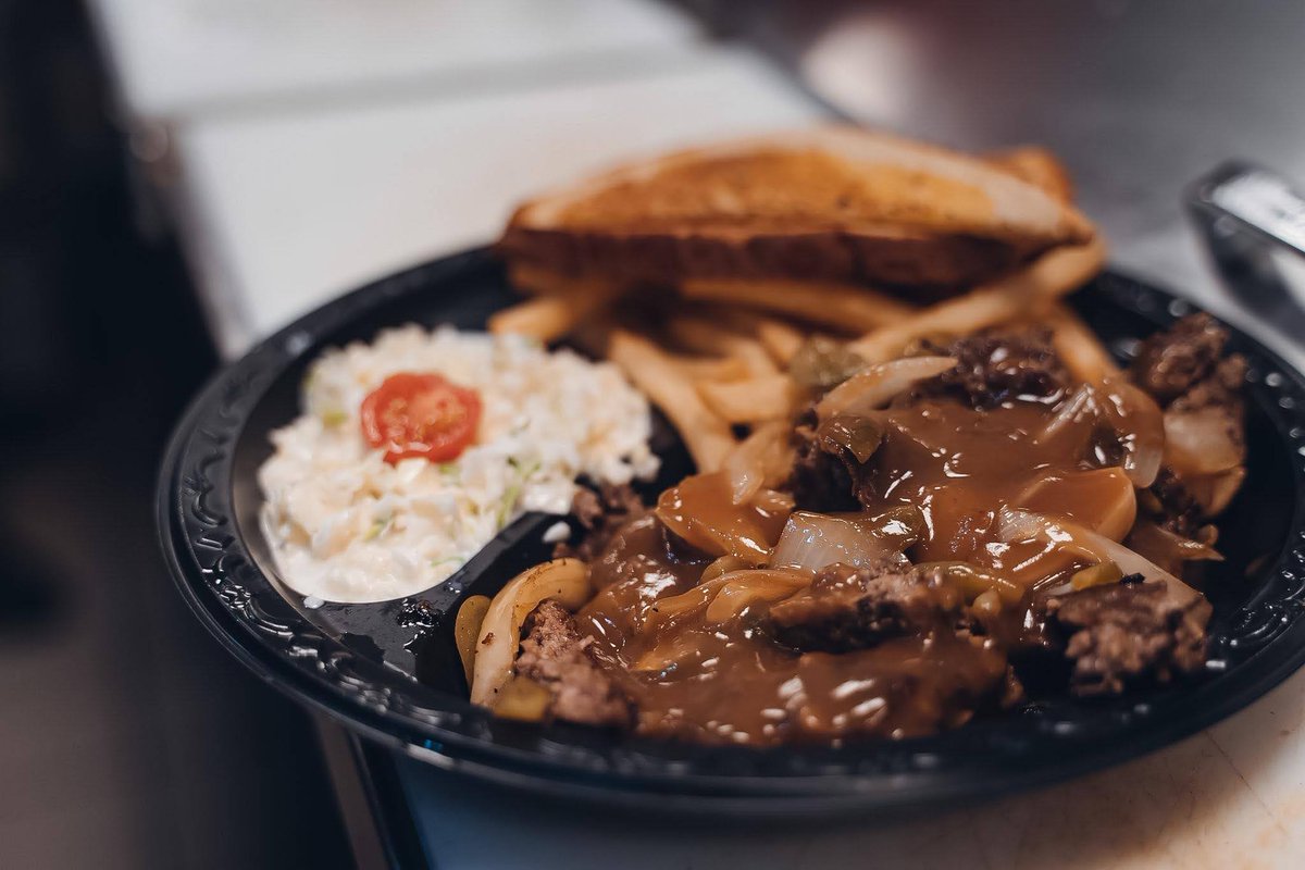 Hwy55Burgers's tweet photo. 🥩 “Irish I had a delicious chopped steak platter to enjoy today!” said Hwy 55 Fan!
😜 “You’re in luck! Stop by today and enjoy!”
🍀 Happy St. Patrick’s Day!
#choppedsteakplate #hwy55eats #meaty #fillingfood #eater #foodoclock #hamburger #bestrestaurants #dicedonions https://t.co/QTSpkPy93d