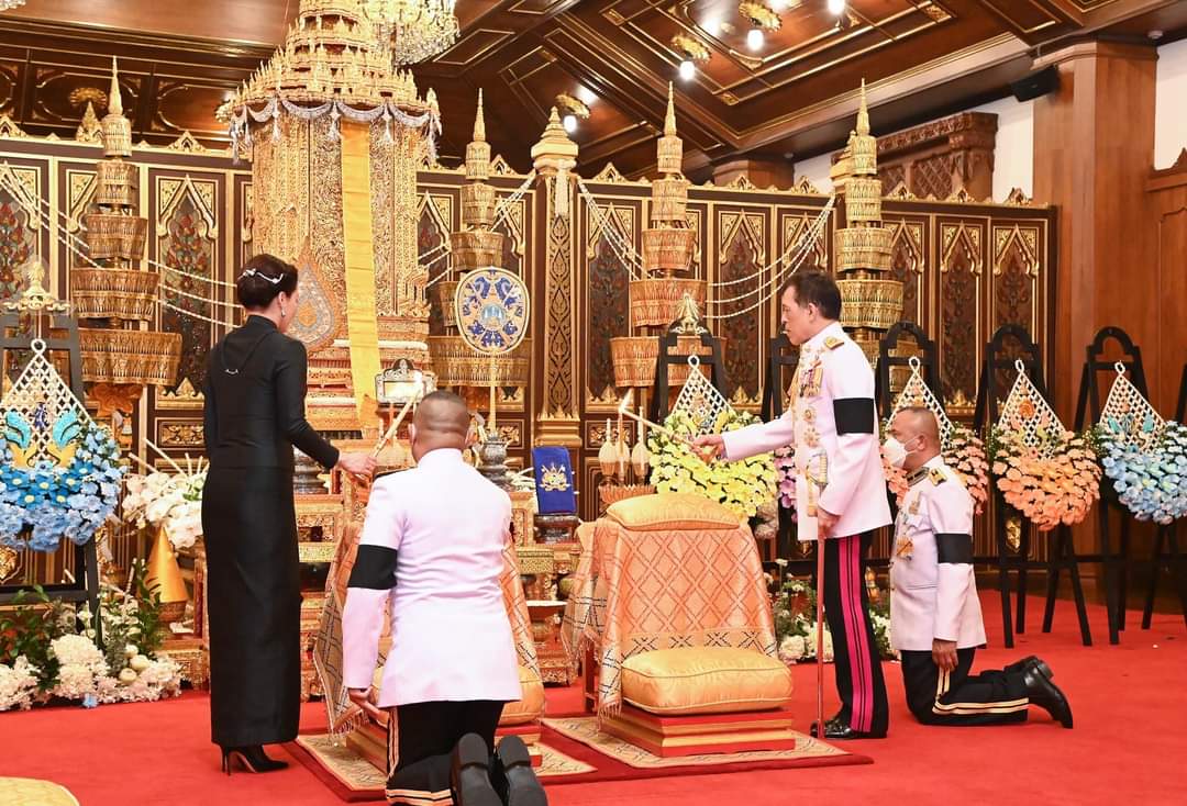 1st_Army_Area's tweet photo. วันที่ 17 มี.ค. 65 เวลา 17.00 น.
พระบาทสมเด็จพระเจ้าอยู่หัว และสมเด็จพระนางเจ้าฯ พระบรมราชินี เสด็จพระราชดำเนินในการพระราชทานน้ำหลวงสรงศพ สมเด็จพระวันรัต (จุนท์  พฺรหฺมคุตฺโต) เจ้าอาวาสวัดบวรนิเวศวิหาร ณ ห้องบำเพ็ญกุศล อาคาร 100 ปี วัดบวรนิเวศวิหาร เขตพระนคร กรุงเทพมหานคร https://t.co/yGsqMcalpH