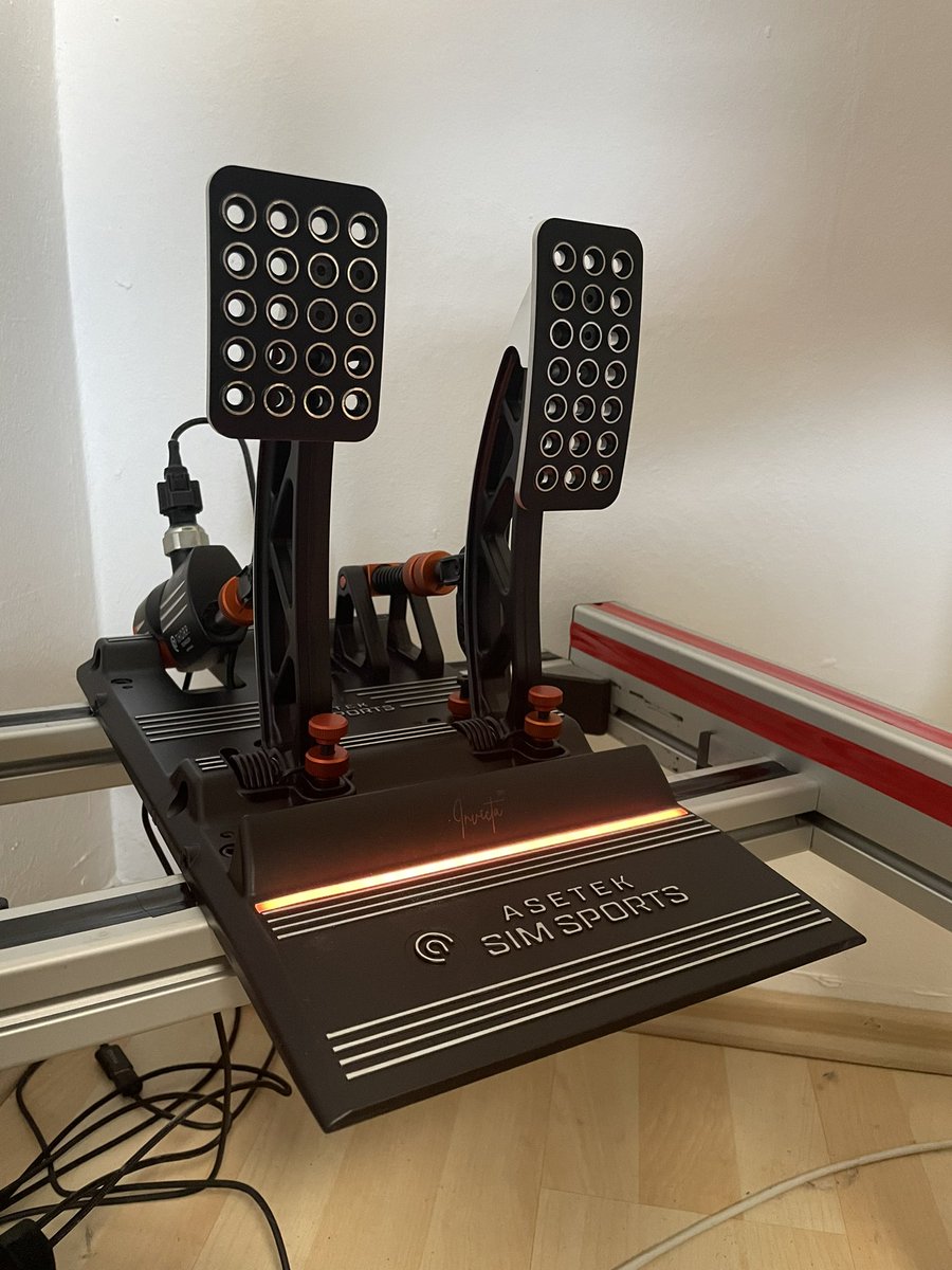 SchlichtPascal's tweet photo. @AsetekSimSports Invictas are installed and ready to Test 👍🏻 https://t.co/ucUYjHPfOl