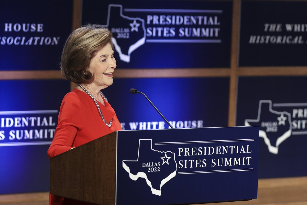 WhiteHouseHstry's tweet photo. We wrapped up yesterday's panels with a special event at @TheBushCenter featuring @laurawbush and former Bush administration alumni followed by a reception! #PresidentialSites22 #PresidentialSites2022

📷: Grant Miller for the White House Historical Association https://t.co/3hVHZnsZqE