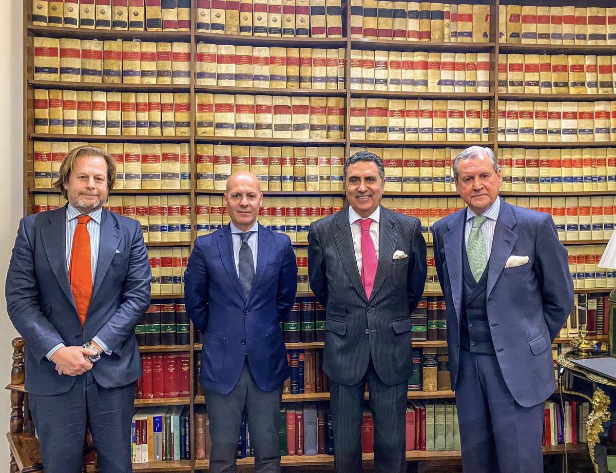 eclemd's tweet photo. Siempre es un placer, y un honor, asistir a una reunión con Apromes. 
Hoy, con D. Javier García-Bernal Cuesta, su Presidente, y con D. Juan Sagi-Vela Fernández Pérez, Vocal de RRII con las Aseguradoras. 
Análisis sectorial y oportunidades del 2022. 
#SuSuerteEslaNuestra🤝 https://t.co/q9fIWETl8b