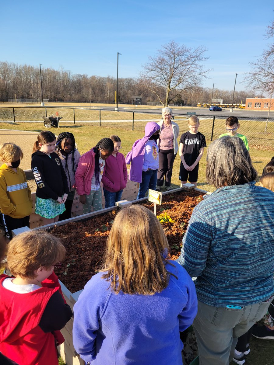 miner_jenn's tweet photo. Took some time out of wrapping up academic work to do some work in our new garden beds. We planted strawberries and got rid of some weeds. Spring Break here we come!  #AvonisALLin
@NikkiHarrisonME @MelissaMcColl16 @AvonOLC https://t.co/5u17KysVJS